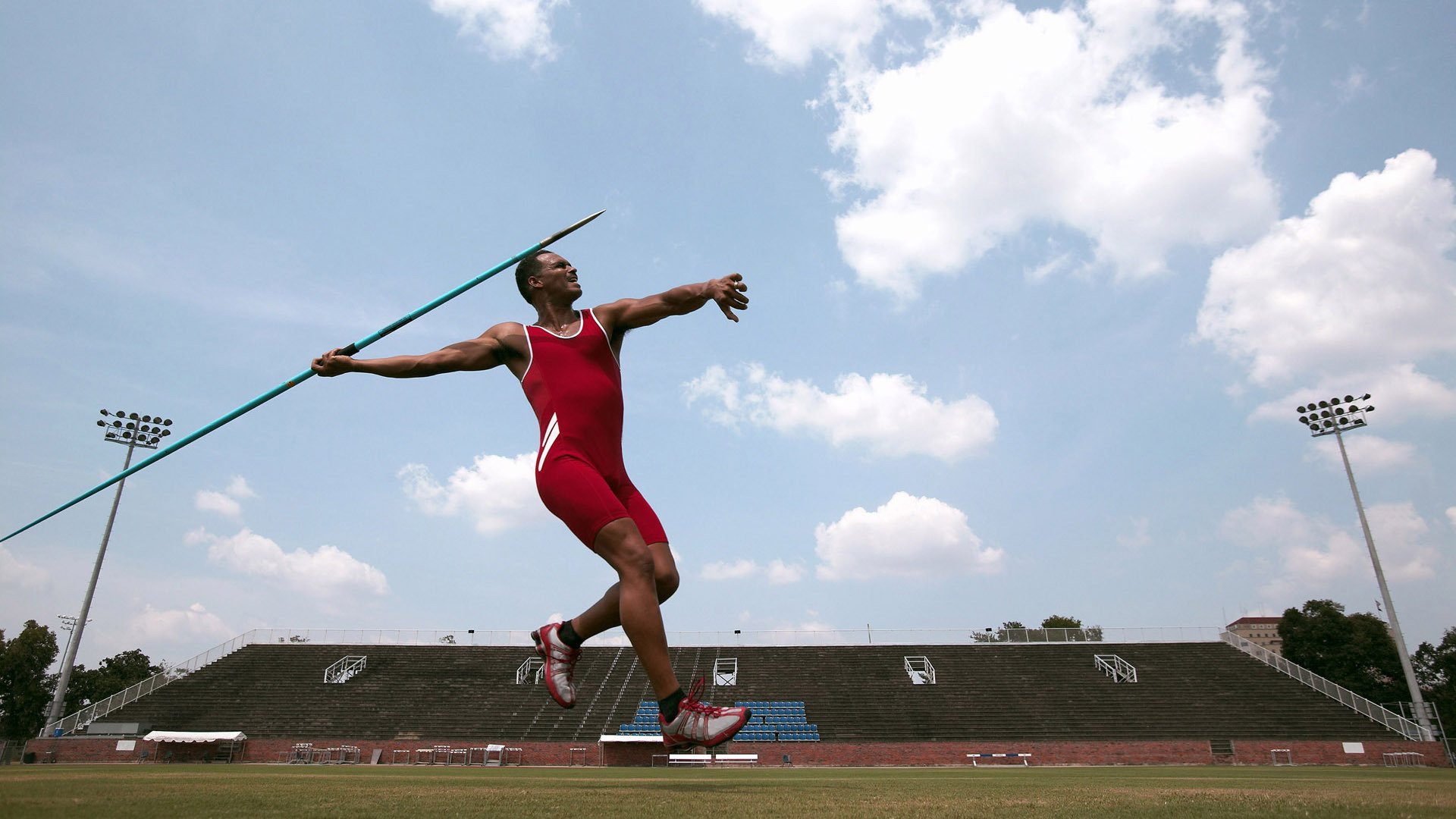 国王球员在沙漠训练营苦练防守，主帅力挺其转型，沙漠里的国王