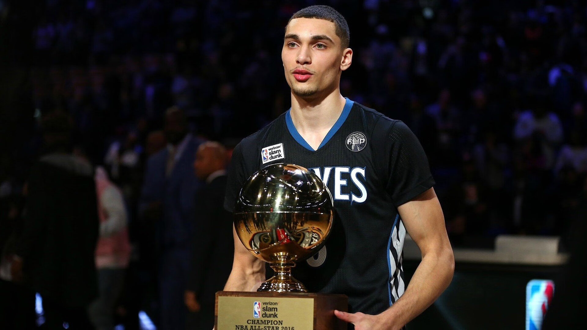 足球产业背后：投资创新推动联赛升级，足球产业规模